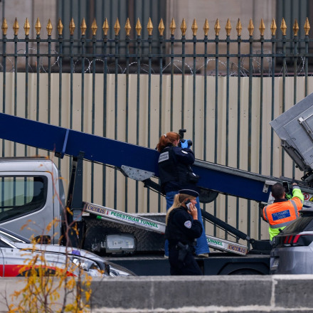 Η εταιρεία αναβατόριων που χρησιμοποιήθηκε στο Λούβρο χτύπησε με νέα viral διαφήμιση - «Ευφυές»