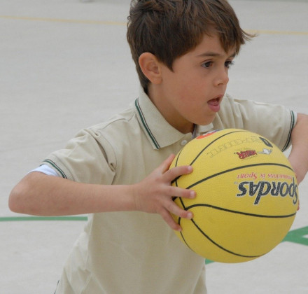 Τι πρέπει να τρώνε τα παιδιά που αθλούνται συστηματικά