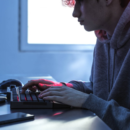 Με AI αναζητούν τον έρωτα και τη φιλία τα έφηβα αγόρια - Τρομακτικά αποτελέσματα έρευνας σε σχολεία Με AI αναζητούν τον έρωτα και τη φιλία τα έφηβα αγόρια - Τρομακτικά αποτελέσματα έρευνας σε σχολεία