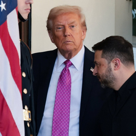 Προ των πυλών η συνάντηση Τραμπ-Ζελένσκι στη Φλόριντα - Στο τραπέζι το εδαφικό και οι εγγυήσεις