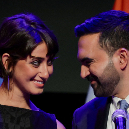 Ράμα Ντουάτζι: Ποια είναι η Πρώτη Κυρία της Νέας Υόρκης που βοήθησε τον Μαμντάνι να γράψει ιστορία