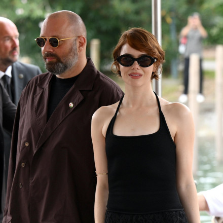 Λάνθιμος και Έμα Στόουν άφησαν τη «Bugonia» και μίλησαν για τον Ολυμπιακό (vid)