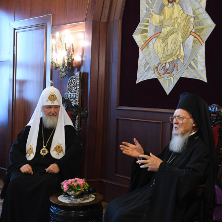 Ο διχασμός στους Προκαθημένους: Το σχίσμα Μόσχας–Φαναρίου «διαβρώνει» τις σχέσεις των Πατριαρχείων Ο διχασμός στους Προκαθημένους: Το σχίσμα Μόσχας–Φαναρίου «διαβρώνει» τις σχέσεις των Πατριαρχείων