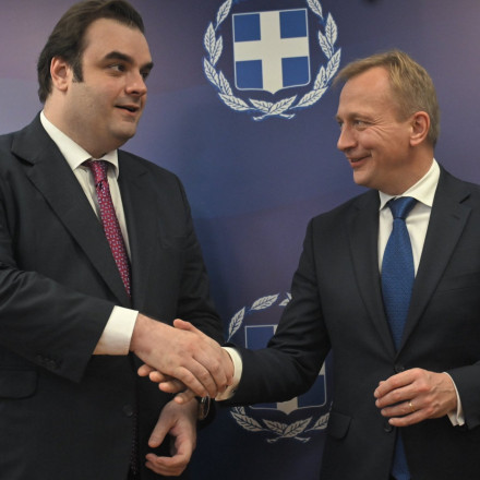 Συνάντηση Πιερρακάκη με Σεράφιν: «Η Ελλάδα πιστεύει σε μια Ευρώπη που εμπνέει εμπιστοσύνη» Συνάντηση Πιερρακάκη με Σεράφιν: «Η Ελλάδα πιστεύει σε μια Ευρώπη που εμπνέει εμπιστοσύνη»