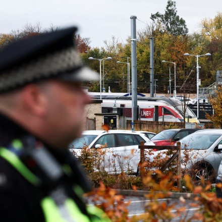 Επίθεση με μαχαίρι σε τρένο στην Βρετανία: Ύποπτος για τρία ακόμη περιστατικά ο δράστης