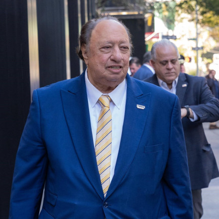 Έξαλλος ο δισεκατομμυριούχος Τζον Κατσιματίδης με τον Μαμντάνι: «Δεν δίνω δεκάρα για τα παντοπωλεία»