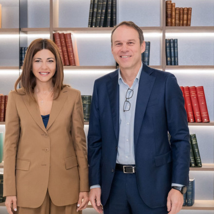 COSMOTE TELEKOM: Nέα εποχή συνδεσιμότητας στα δυσπρόσιτα σχολεία της χώρας με δωρεάν γρήγορο ίντερνετ