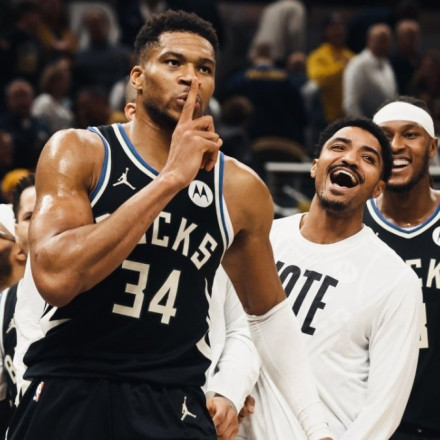 NBA: Ο Γιάννης «εκτέλεσε» τους Πέισερς με απίθανο buzzer beater και έφερε το «διπλό» για τους Μπακς