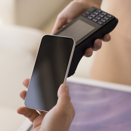 IRIS σε βενζινάδικα και ταξί από την 1η Δεκεμβρίου - Πώς θα κάνουμε τις πληρωμές