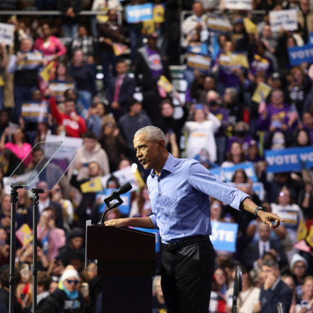 Σφοδρή κριτική Ομπάμα στον Τραμπ: «Βρισκόμαστε σε μια σκοτεινή φάση»