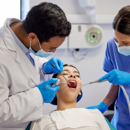 «Καμπανάκι» για τον υδράργυρο που έχουν τα σφραγίσματα στα δόντια: Πρόταση για καθολική απαγόρευση