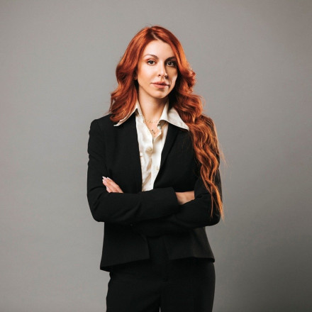 «Δικαίωμά μου να συνεχίσω να γελάω με τα σκοτάδια...»