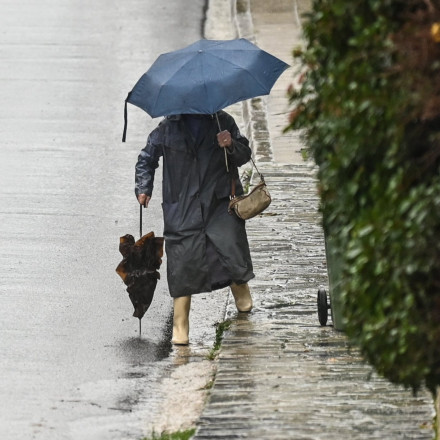 Καιρός: Θυελλώδεις άνεμοι, βροχές, καταιγίδες και χιόνια τη Δευτέρα