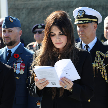 Κίμπερλι Γκίλφοϊλ: Σε εκδήλωση μνήμης για τη λήξη του Α' ΠΠ στο Πολεμικό Κοιμητήριο Φαλήρου