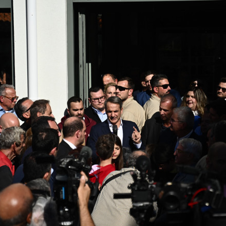 Μητσοτάκης από Ελευσίνα: Η χώρα ισχυροποιείται-Πρώτη μας υποχρέωση να σκύψουμε πάνω από την ακρίβεια