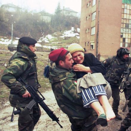 Φρίκη: Ιταλοί «τουρίστες» ταξίδευαν στο Σεράγεβο στον πόλεμο και πυροβολούσαν κόσμο «σαν videogame»