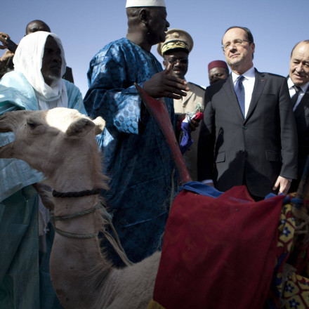 Από μια καμήλα μέχρι πατάτες και πυραμίδα Lego: Όταν τα πολιτικά δώρα γίνονται παράξενα