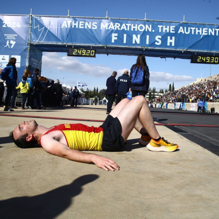Στον μαραθώνιο η δύναμη της θέλησης ξεπερνά τις αντοχές του σώματος