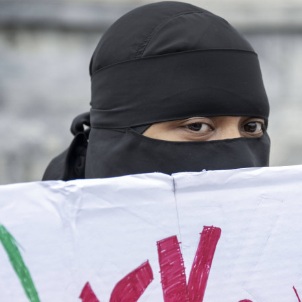 Πρόσβαση στα νοσοκομεία μόνο με... μπούργκα: Νέο ακραίο μέτρο κατά των γυναικών στο Αφγανιστάν