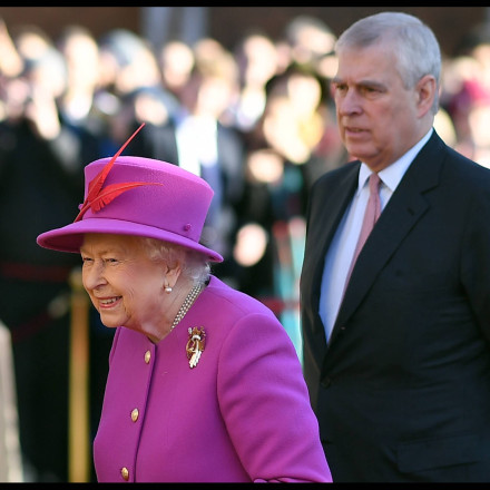 «Το αγαπημένο παιδί της βασίλισσας»: Ο λόγος που η Ελισάβετ δεν επέτρεπε την «αποκαθήλωση» του Άντριου