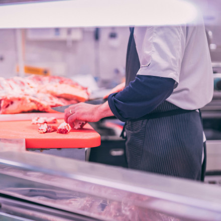 Τραγωδία σε χωριό του Κιλκίς: Κρεοπώλης έκοψε κατά λάθος με μπαλτά τη μηριαία αρτηρία και πέθανε