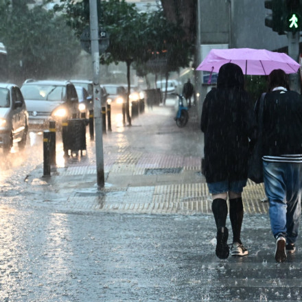 Ισχυρή καταιγίδα στην Αθήνα: Νέο έκτακτο από ΕΜΥ - Πώς θα κινηθεί η κακοκαιρία