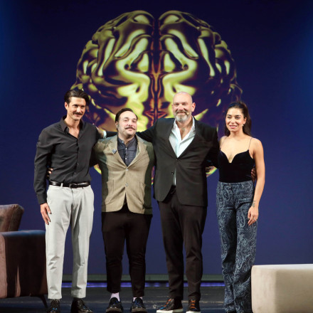 «Μέσα στο μυαλό σου»: Ποιοι διάσημοι έδωσαν το «παρών» στην πρεμιέρα της ιδιαίτερης αυτής παράστασης