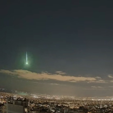 Ουράνιο θέαμα: Μια σπάνια «βολίδα» έκανε τη νύχτα μέρα - Το μετέωρο που φώτισε τον αττικό ουρανό