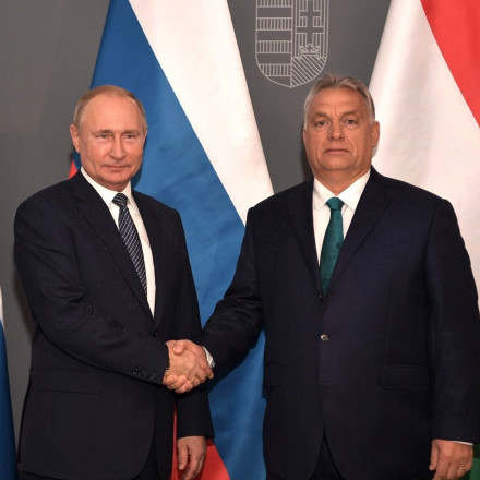 Σκληρή επίθεση Όρμπαν σε Ζελένσκι και Βρυξέλλες: «Δεν θα δώσουμε τα χρήματά μας στο δίκτυο μαφίας»