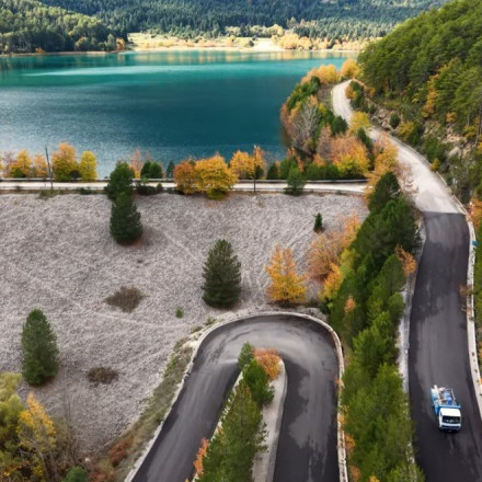 Μόλις 2,5 ώρες από την Αθήνα: Αυτός είναι ο ομορφότερος δρόμος της Ελλάδας που δόθηκε σε κυκλοφορία