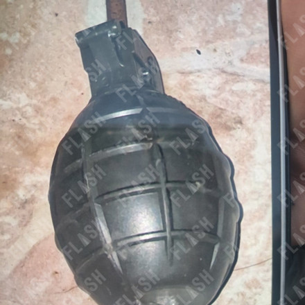 Φωτογραφίες ντοκουμέντο από τη χειροβομβίδα στο σπίτι αρχιφύλακα στη Νίκαια - Τι ερευνούν οι Αρχές