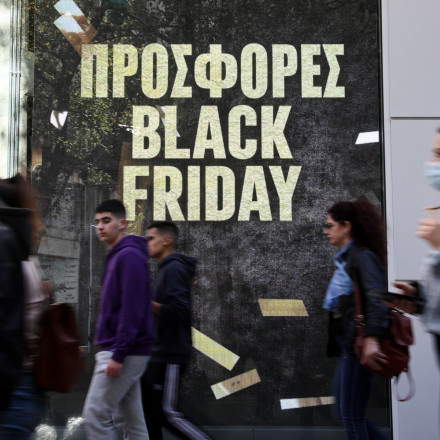 Τελική ευθεία για την Black Friday 2025 - Έτοιμα καταστήματα και καταναλωτές για τις εκπτώσεις