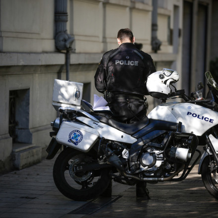 Έπαιρναν «δωρεάν» ρεύμα από πυλώνα φωτισμού και νερό από δημοτική παροχή - Επιχείρηση της ΕΛΑΣ