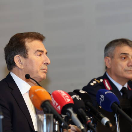 Χρυσοχοϊδης από Κρήτη: «Παραδώστε μόνοι σας τα όπλα» - Έως 30.000 ευρώ το πρόστιμο για τις μπαλωθιές