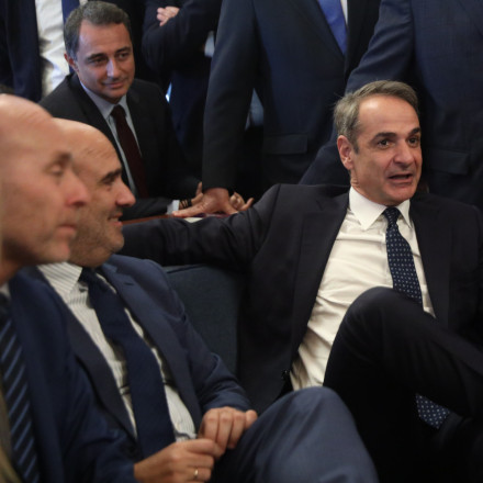 Από αρχές Δεκεμβρίου και εκτός Μαξίμου οι συναντήσεις Μητσοτάκη με τους βουλευτές