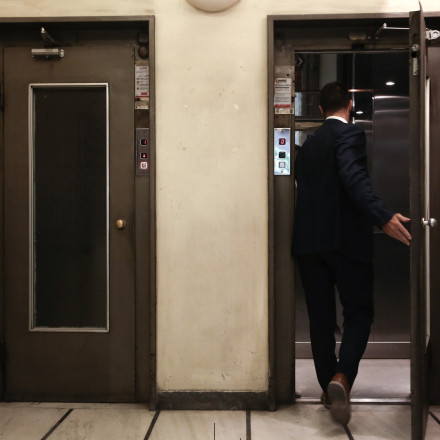 Τελευταίο «καμπανάκι»: Λήγει η προθεσμία για χιλιάδες ανελκυστήρες, βήμα-βήμα η απογραφή στο μητρώο