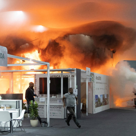 Φωτιά ξέσπασε στο χώρο της Συνόδου Κορυφής για το Κλίμα στη Βραζιλία σπέρνοντας πανικό - Βίντεο