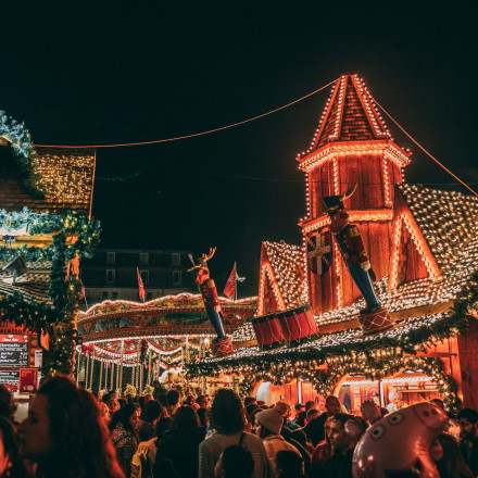 Λονδίνο: Τουρίστες πήγαν να δουν «χριστουγεννιάτικη αγορά» που δεν υπάρχει γιατί... φτιάχτηκε με AI