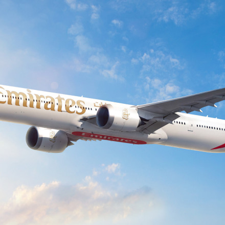 Η Emirates παραγγέλνει 65 επιπλέον Boeing 777X αξίας 38 δισ. δολαρίων στο Dubai Airshow 2025