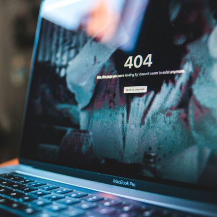 4 «κολοσσοί» κρατούν το κλειδί του Ίντερνετ – Αυτοί αποφασίζουν πότε θα «πέσει» ο ψηφιακός κόσμος