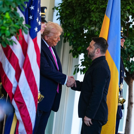 Κρίσιμες ώρες για Ουκρανία: «Θα μιλήσω με τον Τραμπ», λέει ο Ζελένσκι που έλαβε το σχέδιο 28 σημείων