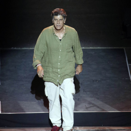 Γιάννης Μπέζος: «Ως σκηνοθέτης δεν παρευρίσκομαι σε κάθε παράσταση, αυτά είναι αρρώστιες»