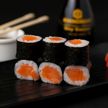 Τι είναι το παράσιτο «Anisakis» που έστειλε στο νοσοκομείο 22χρονο με δηλητηρίαση από σούσι