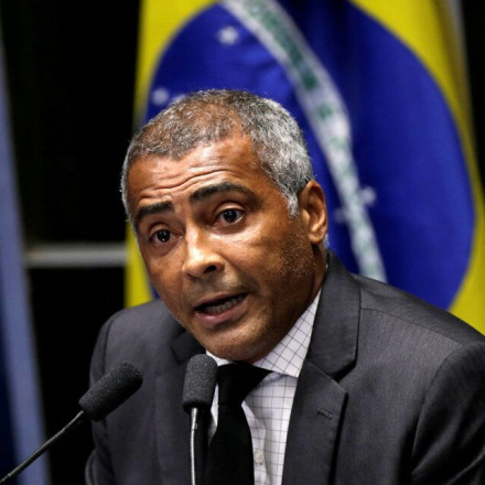 Ρομάριο: «Τίτλοι τέλους» στην σχέση του με την 22χρονη λόγω τρίτου προσώπου