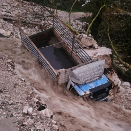 «Βιβλική καταστροφή» από τις πλημμύρες στη Δυτική Ελλάδα - Κατεστραμμένοι δρόμοι και κατολισθήσεις