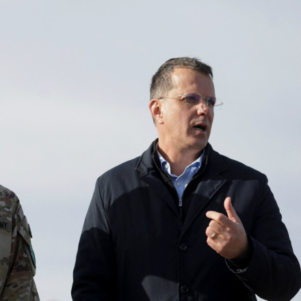 Παραιτήθηκε ο Ρουμάνος υπουργός Άμυνας - Δημοσίευμα αποκάλυψε ότι είπε ψέματα για τις σπουδές του