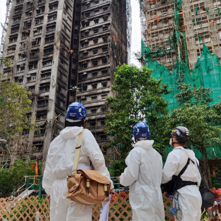 Χονγκ Κονγκ: Συνεχίζονται οι έρευνες για τη φονική πυρκαγιά στους ουρανοξύστες - 13 έχουν συλληφθεί