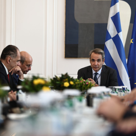 Η κυβέρνηση καταπιάνεται με την «πληγή» των πολεοδομιών