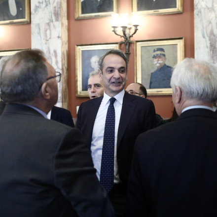 Στις 4 Δεκεμβρίου ο Μητσοτάκης τραπεζώνει τους πρώτους «γαλάζιους» βουλευτές