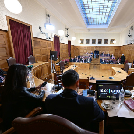 Εξεταστική ΟΠΕΚΕΠΕ: Η ώρα της αγρότισσας με τη Ferrari